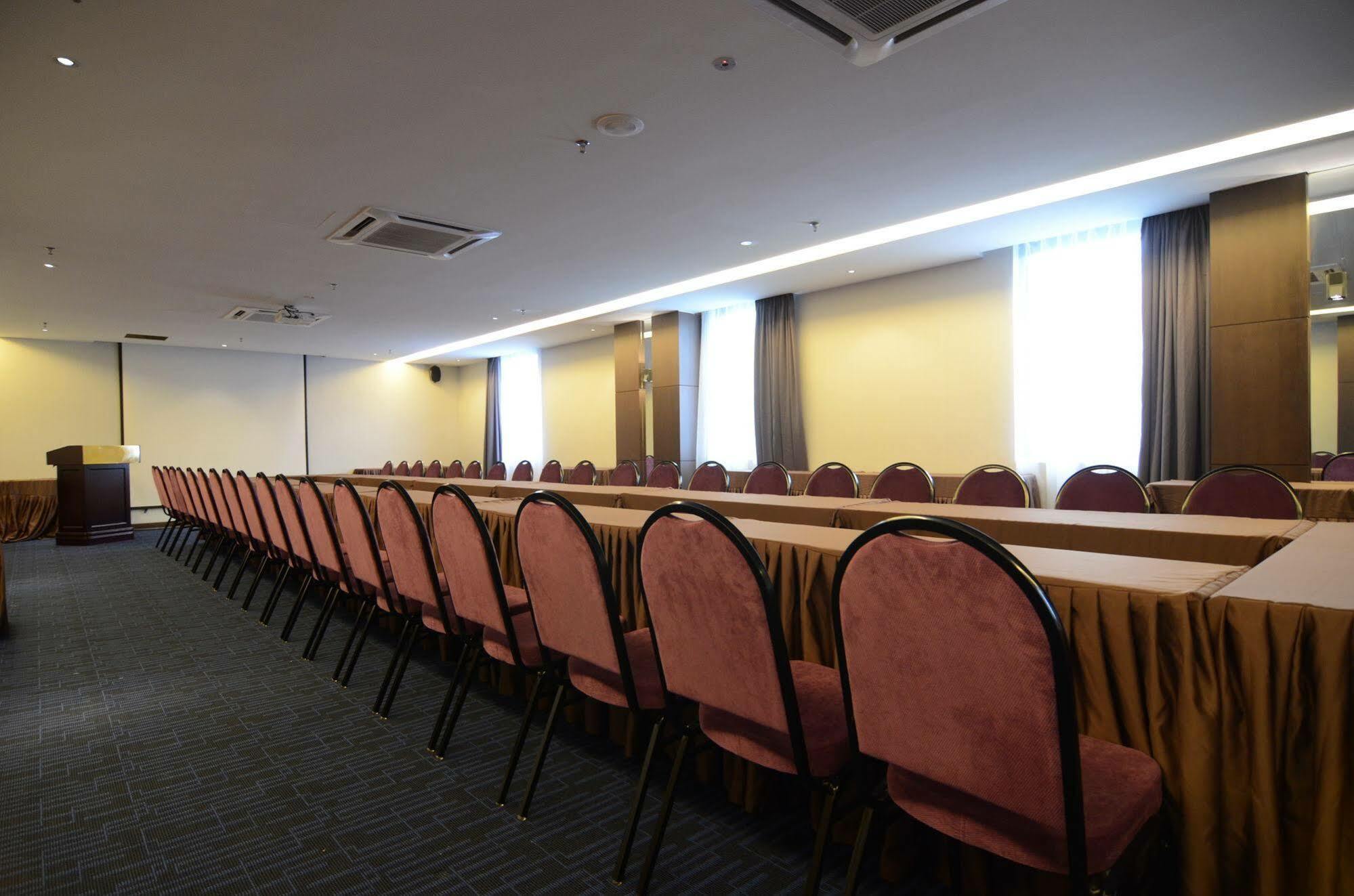 The Leverage Business Hotel Johor Bahru Extérieur photo